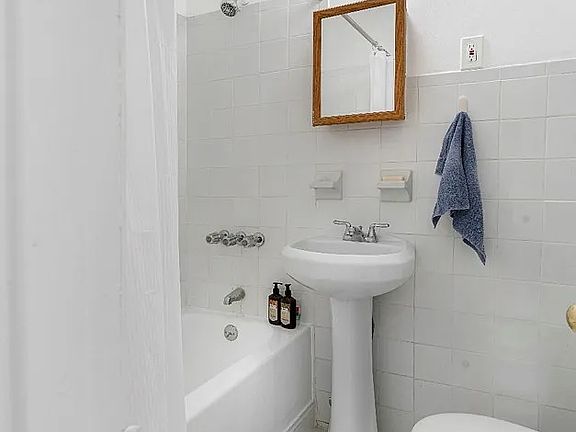 4th image of 317 E 73rd St APT 3FE