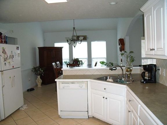 Kitchen w/Breakfast Room