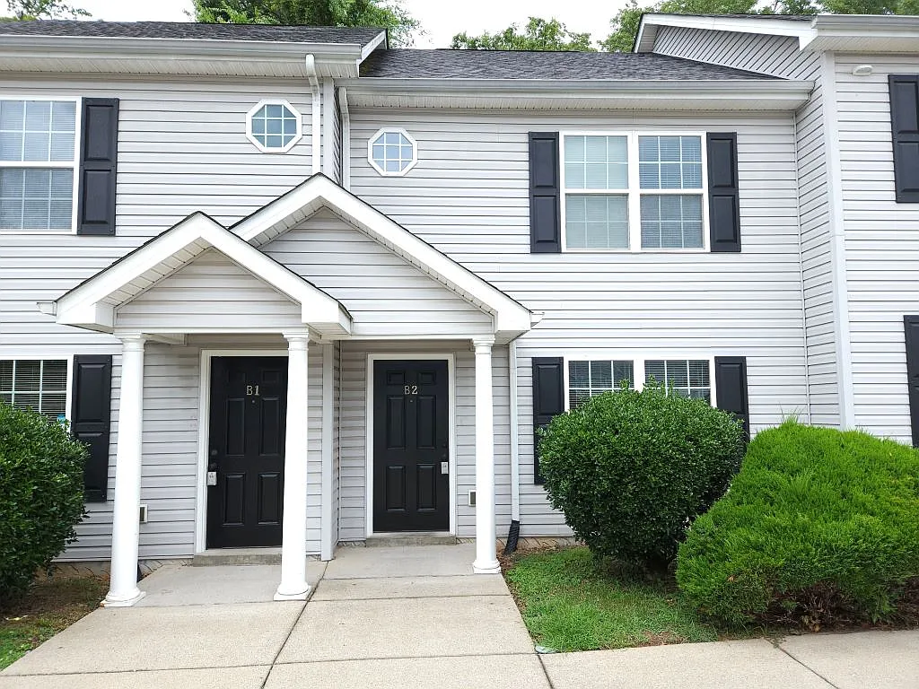 2 bed, 2.5 bath, 1100 sqft, $1,400 — Photo 1