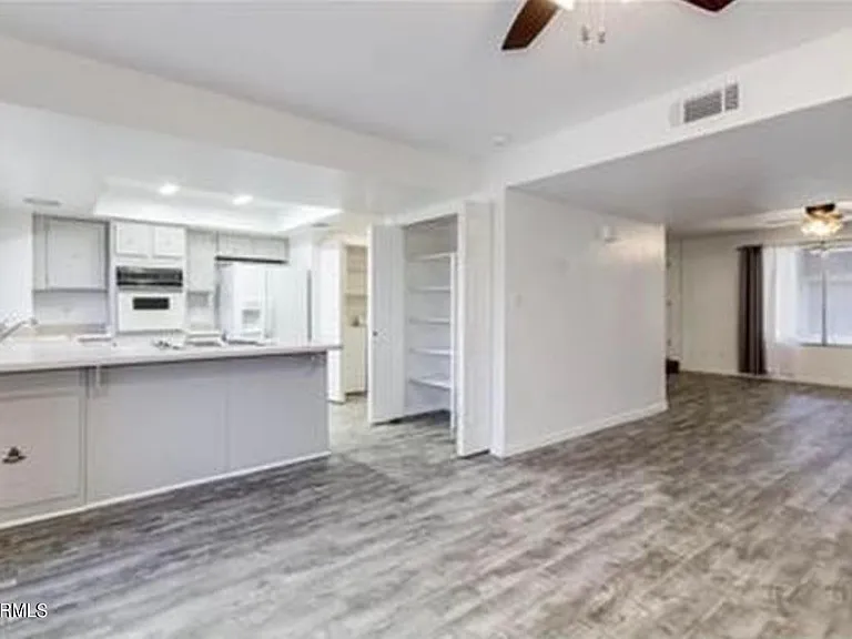 1728 E Ellis Dr — Photo 10