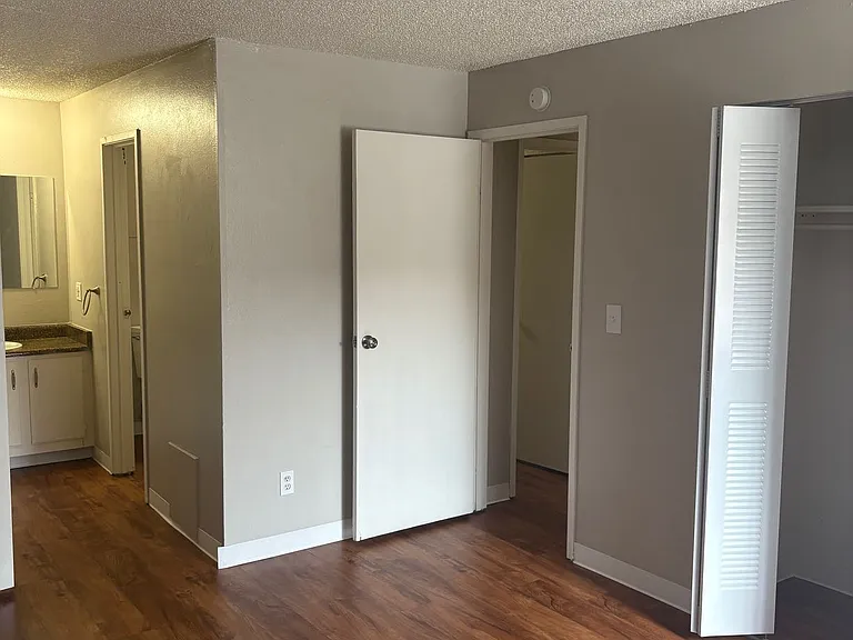 Prospect Pointe Apartments — Photo 81