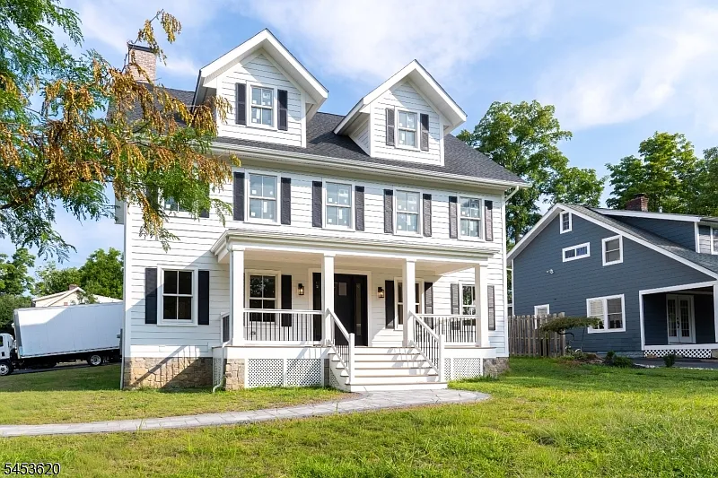 30 E Main St