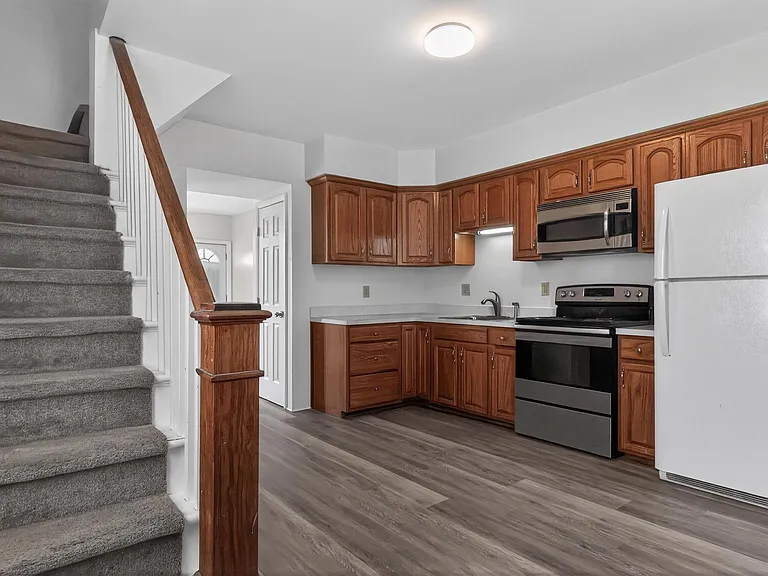 334 S Railroad St — Photo 1