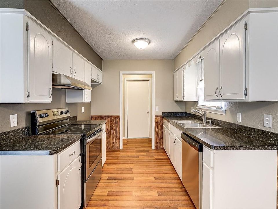 1st image of 1313 Columbia Cir