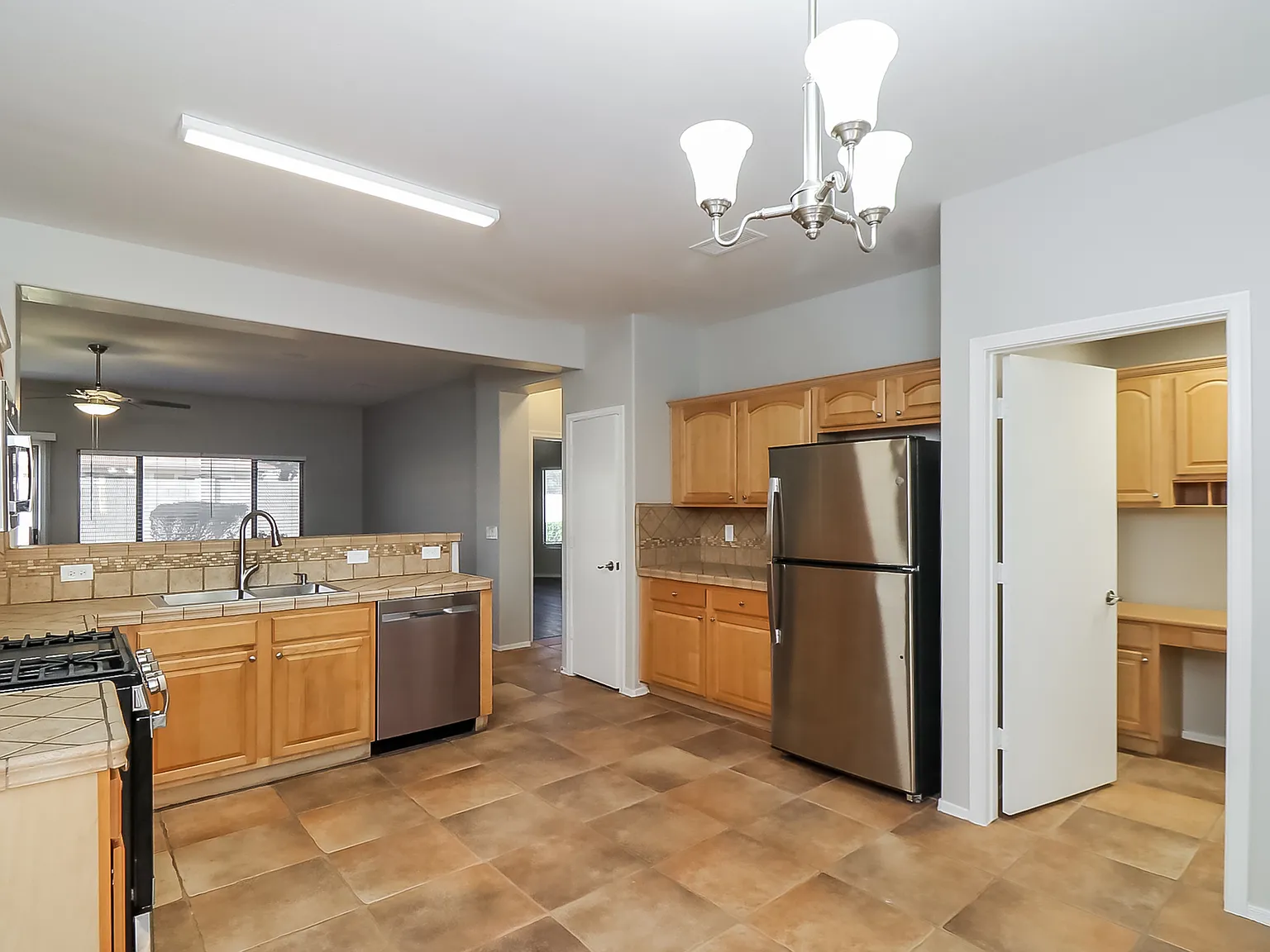 3 bed, 1597 sqft, $1,995 — Photo 1
