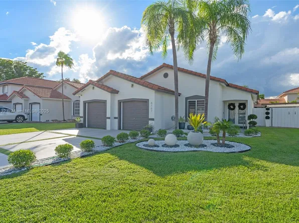 6167 NW 181st Terr Cir N, Hialeah, FL 33015