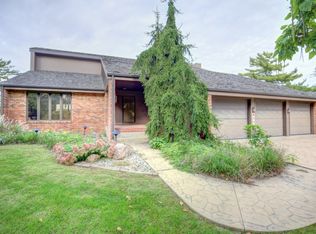 4110 Farhills Dr, Champaign, IL