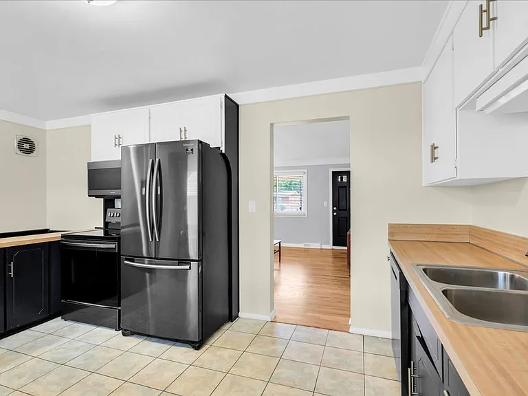 1554 Cynthia Ave — Photo 7