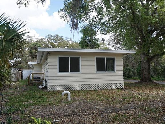 4th image of 2633 Forest Ln
