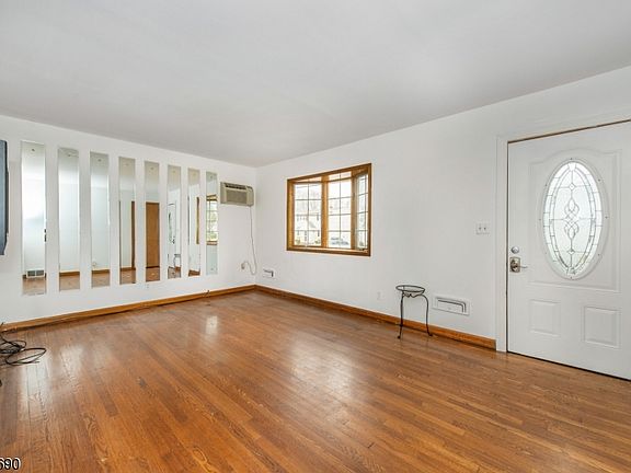 5th image of 59 Jefferson St