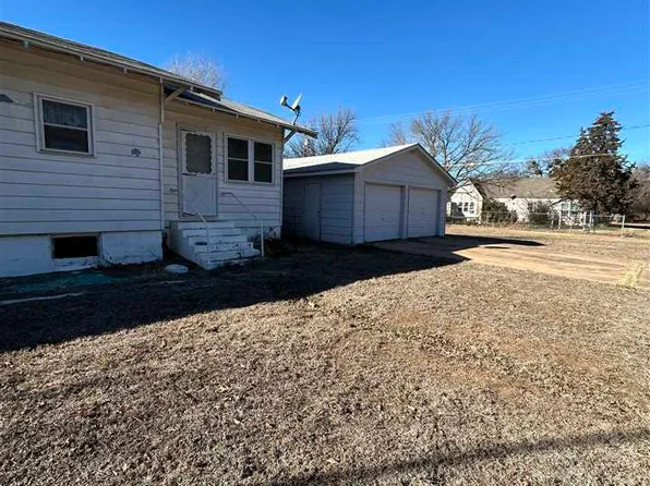 229 E Indiana St, Walters, OK 73572