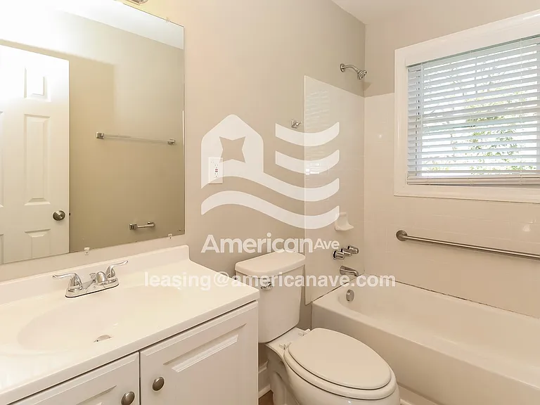 446118_012_wm_-_bathroom_13588955.jpg