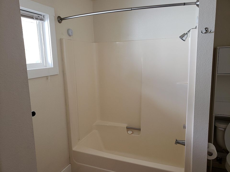 2nd image of 527 Woodford St #1