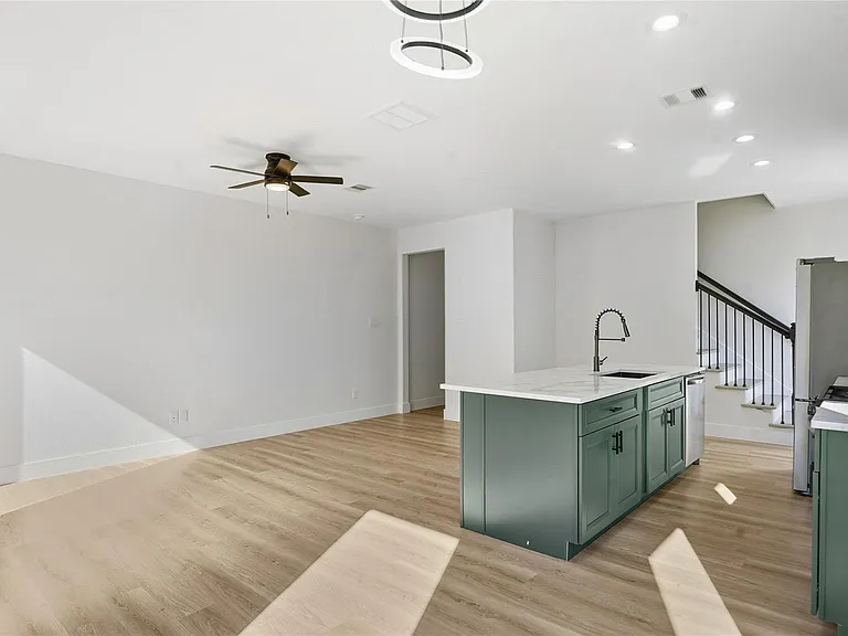 1315 Knight St #1 — Photo 4