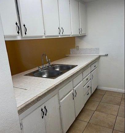 5th image of 9633 Juniper Ave #27