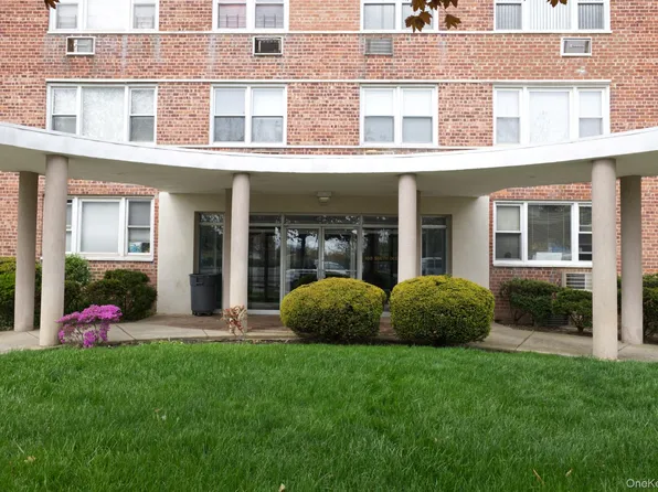 100 S Ocean Avenue S #2R, Freeport, NY 11520