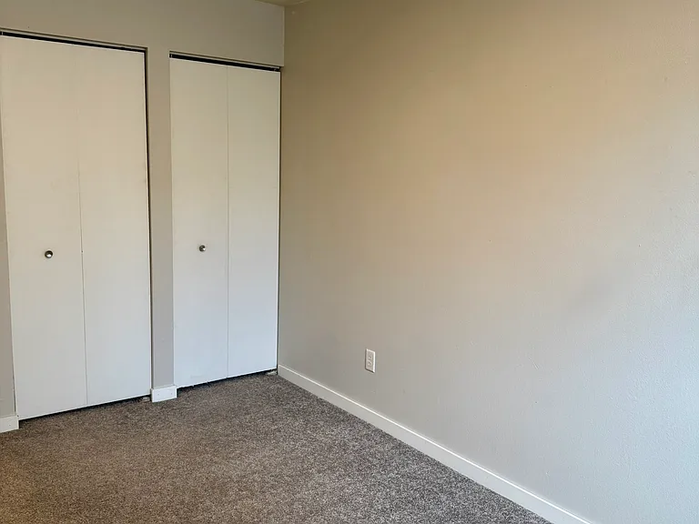 806 E College St #17S — Photo 7