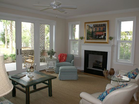Great Room w/ Fireplace