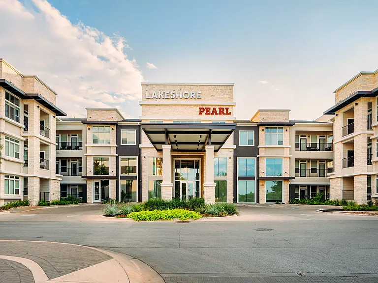 Lakeshore Pearl — Photo 43