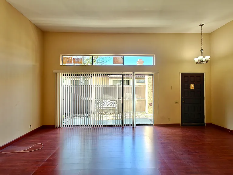 1834 S Marengo Ave #31 — Photo 2