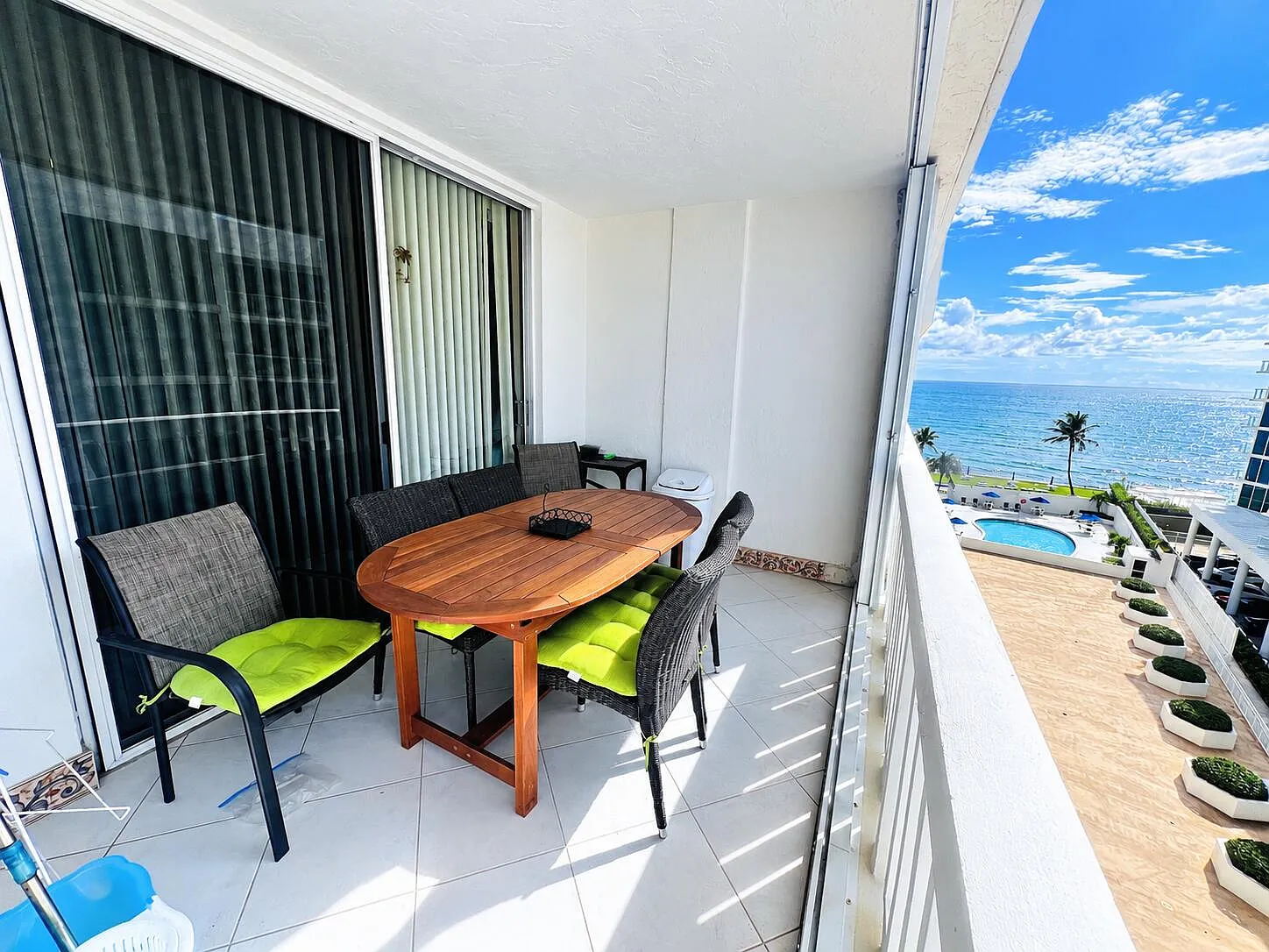 2 bed, 2.0 bath, 1140 sqft, $5,000 — Photo 2