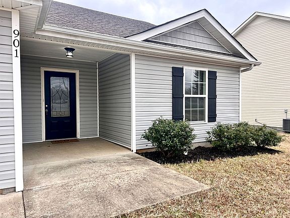 3rd image of 901 Hugh Hunter Rd