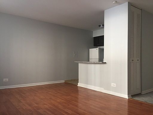 2nd image of 5534 N Kenmore Ave APT 205