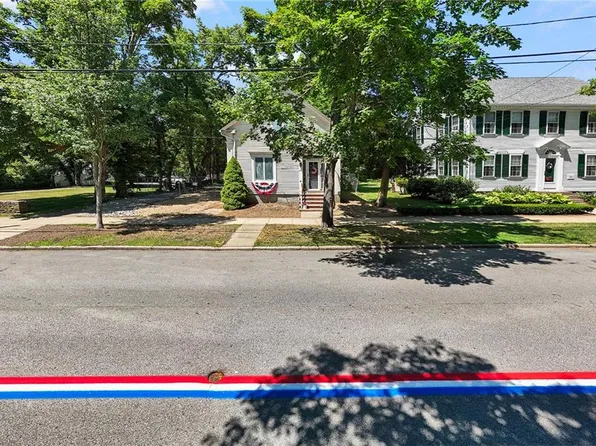 145 High St, Bristol, RI 02809