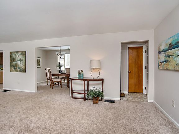 Living Room : Living Room