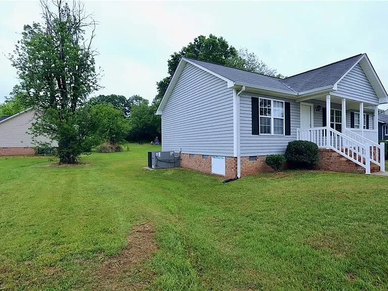 1324 Whitsett St — Photo 17