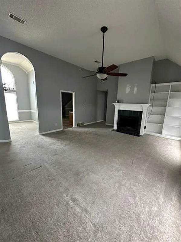 3 bed, 2.0 bath, 2070 sqft, $2,100 — Photo 3