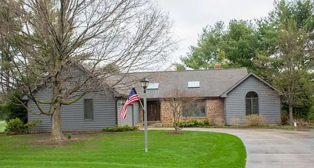 51090 Huntington Ln photo 1
