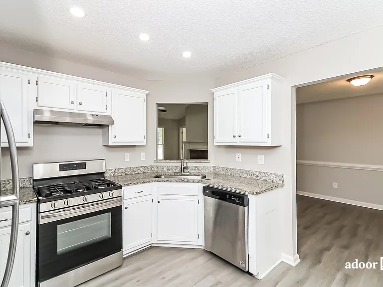 250 Sadler Dr — Photo 3