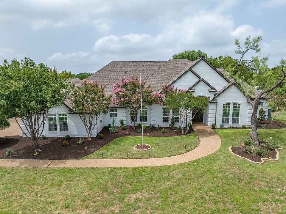 1st image of 130 Canyon Oaks Dr