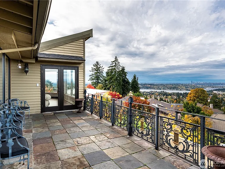 14010 SE 44th Pl — Photo 15