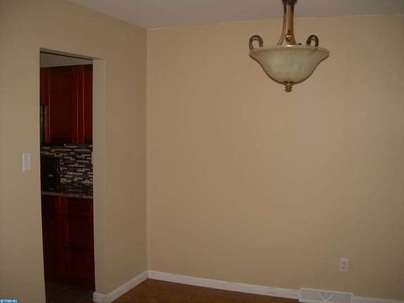 5th image of 605 W 3rd St