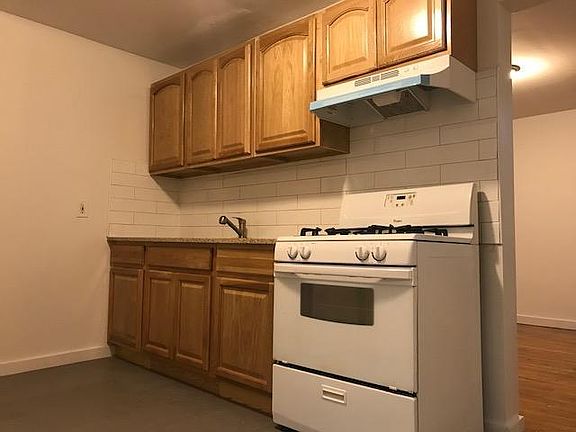 2nd image of 300 Woodworth Ave