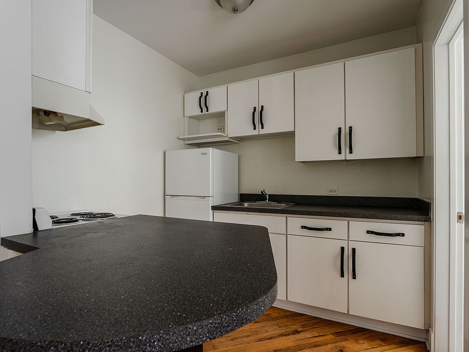1st image of 840 W Montrose Ave #205