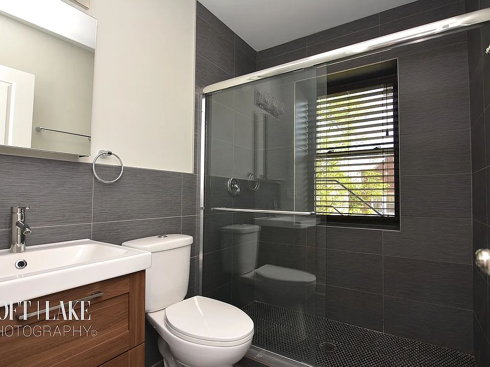 2nd image of 2459 S Washtenaw Ave APT 1W