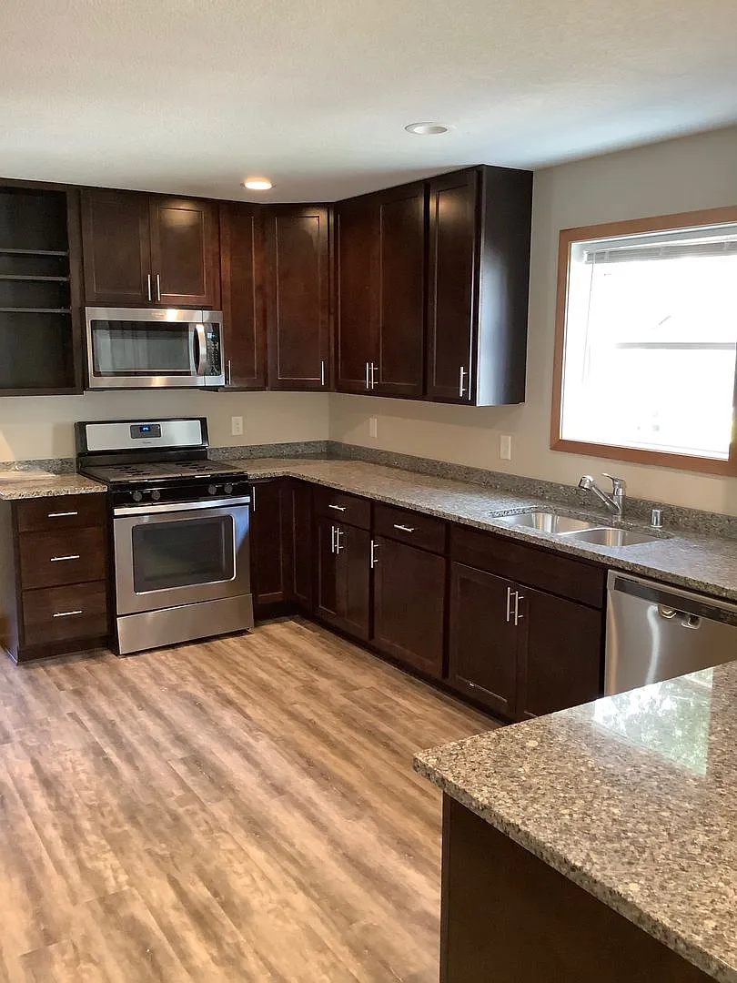 1519 Rollins Ave SE — Photo 4