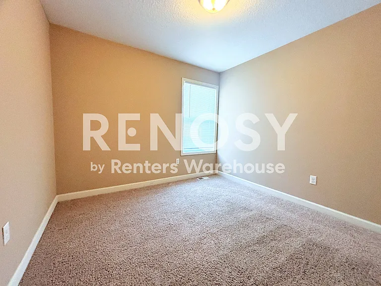 8228 Dakota Dr — Photo 21