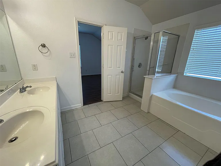 2210 Tremont Trail Ln — Photo 8