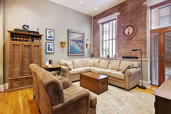 Sold by Prestige Property Group LLC | media 6
