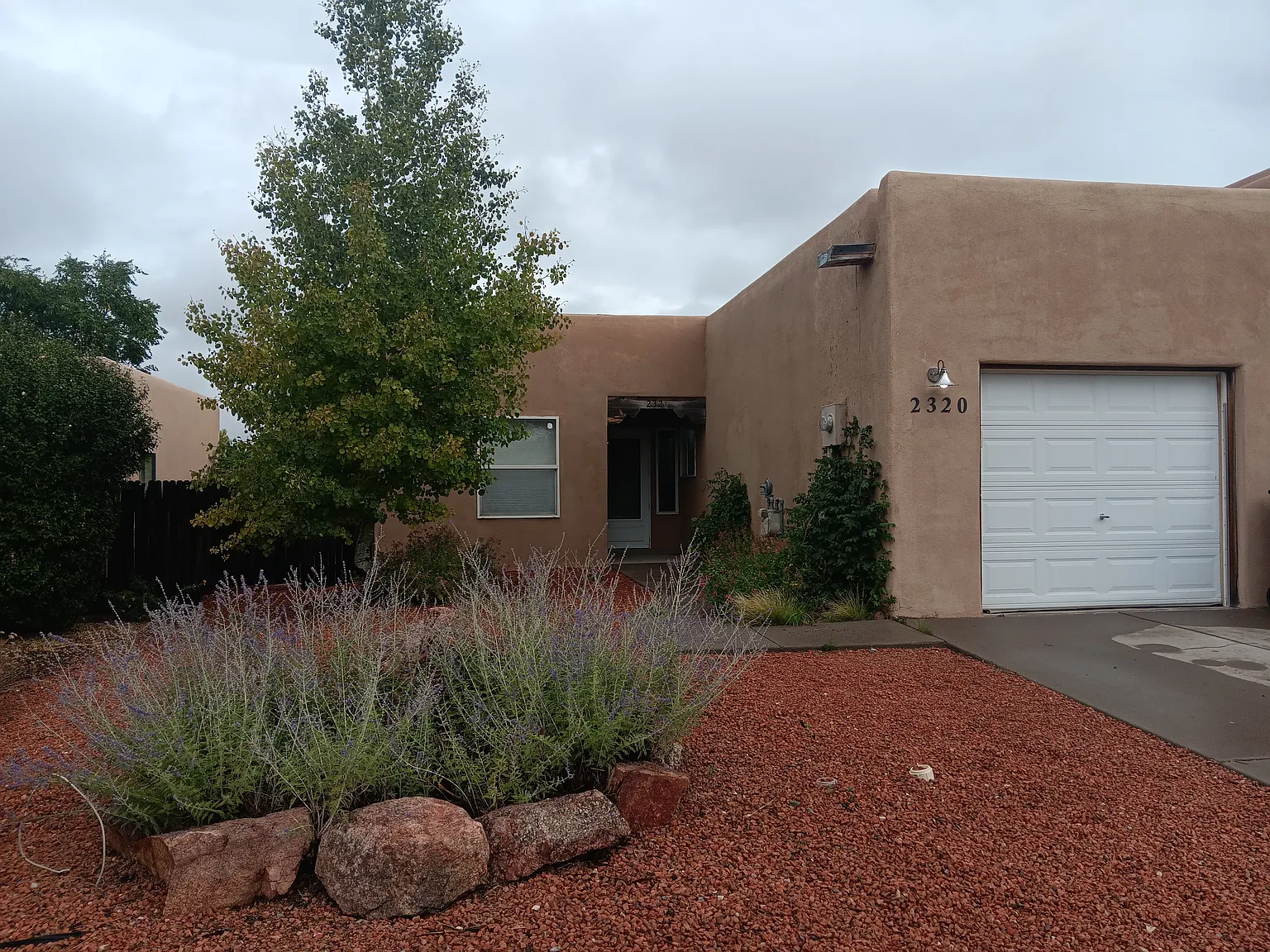 2 bed, 940 sqft, $2,000 — Photo 1