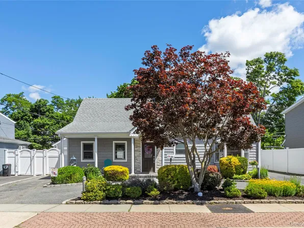 51 Cliff Lane, Levittown, NY 11756