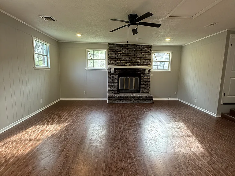 3728 Hickory Ave SW — Photo 10