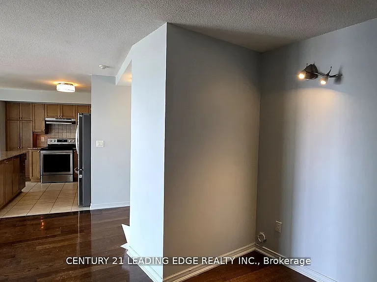 18 Valley Woods Rd #Penthouse 204 — Photo 7