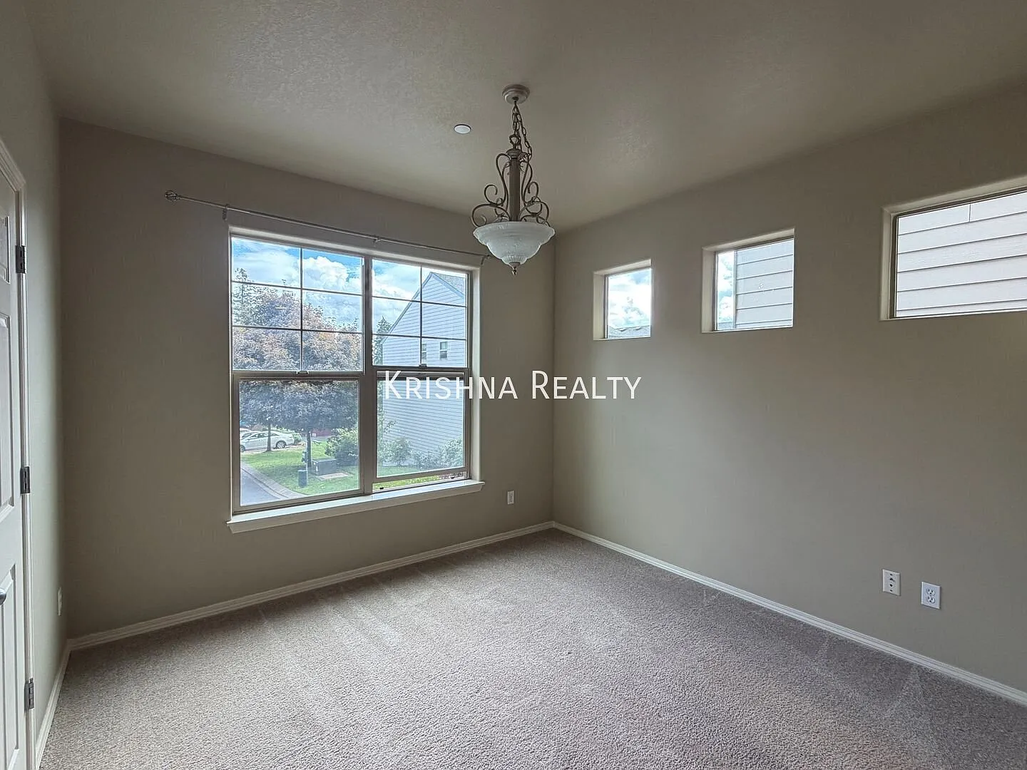 Charming 3 BD | 2.5 BA | Single-Family Home | Prime Murray Hill Location In Beaverton — Photo 4