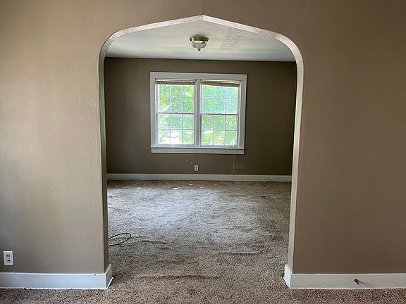 3rd image of 143 John St #2