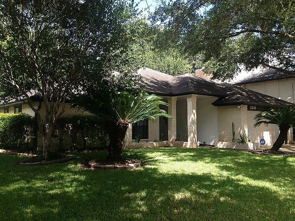 1st image of 2210 Old Dixie Dr